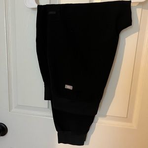 Black Zamora joggers figs